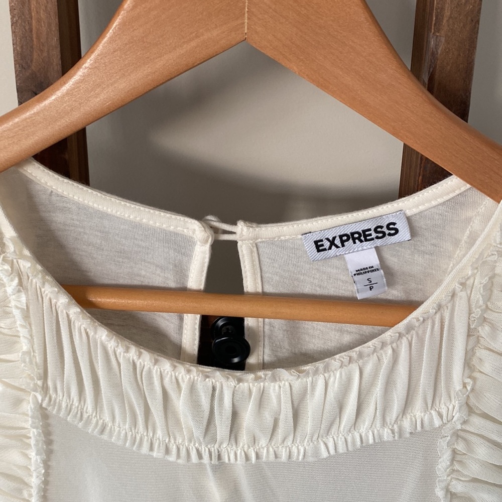 Sleeveless Ruffled Top - Picture 4 of 4